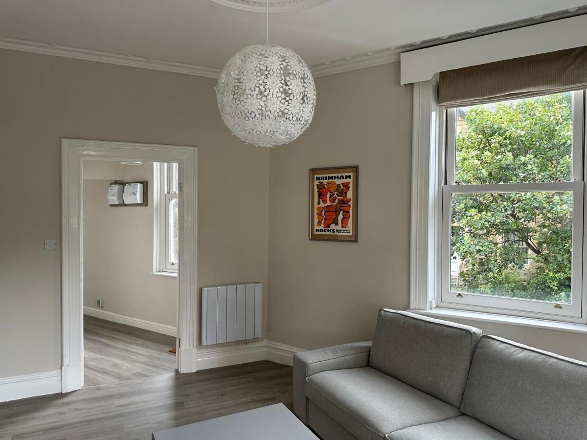 Strawberry Dale Apartment Harrogate Bagian luar foto