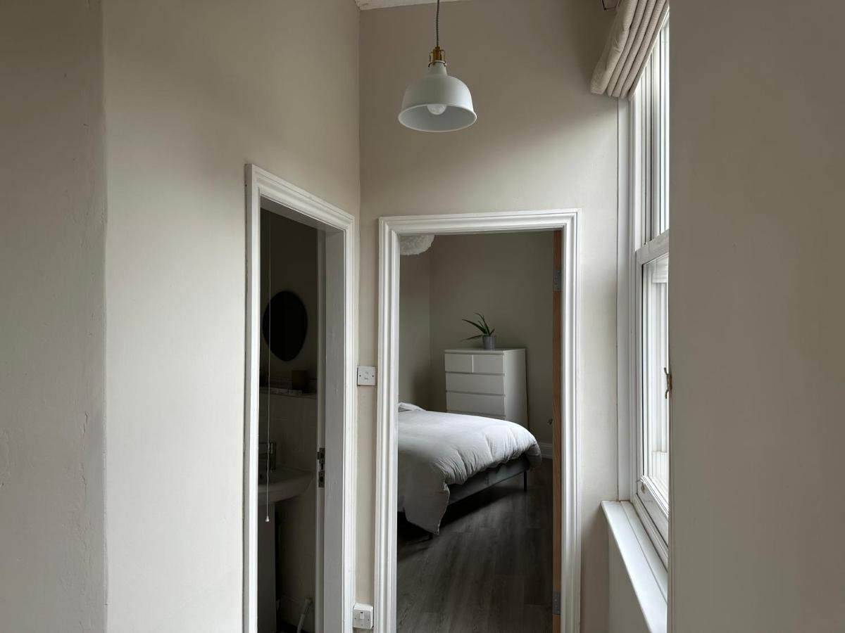 Strawberry Dale Apartment Harrogate Bagian luar foto